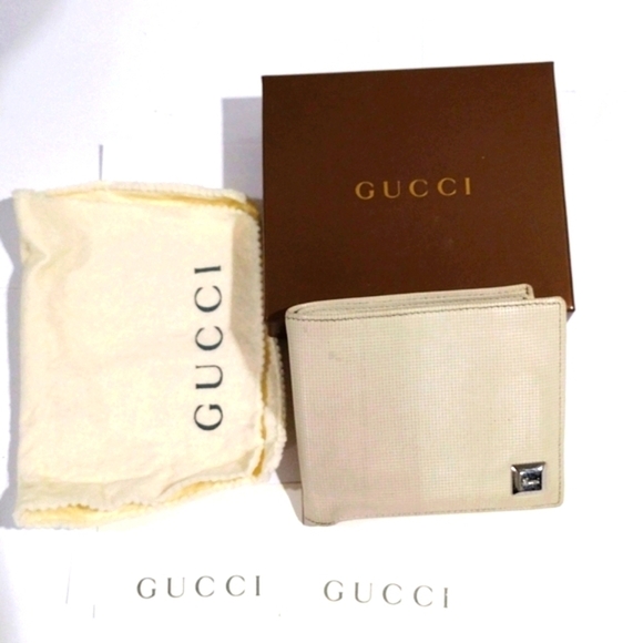 Gucci Beige Textured Leather Wallet w/  Silver Accent 4x3.75-inch, Box, Dust bag - Picture 3 of 17